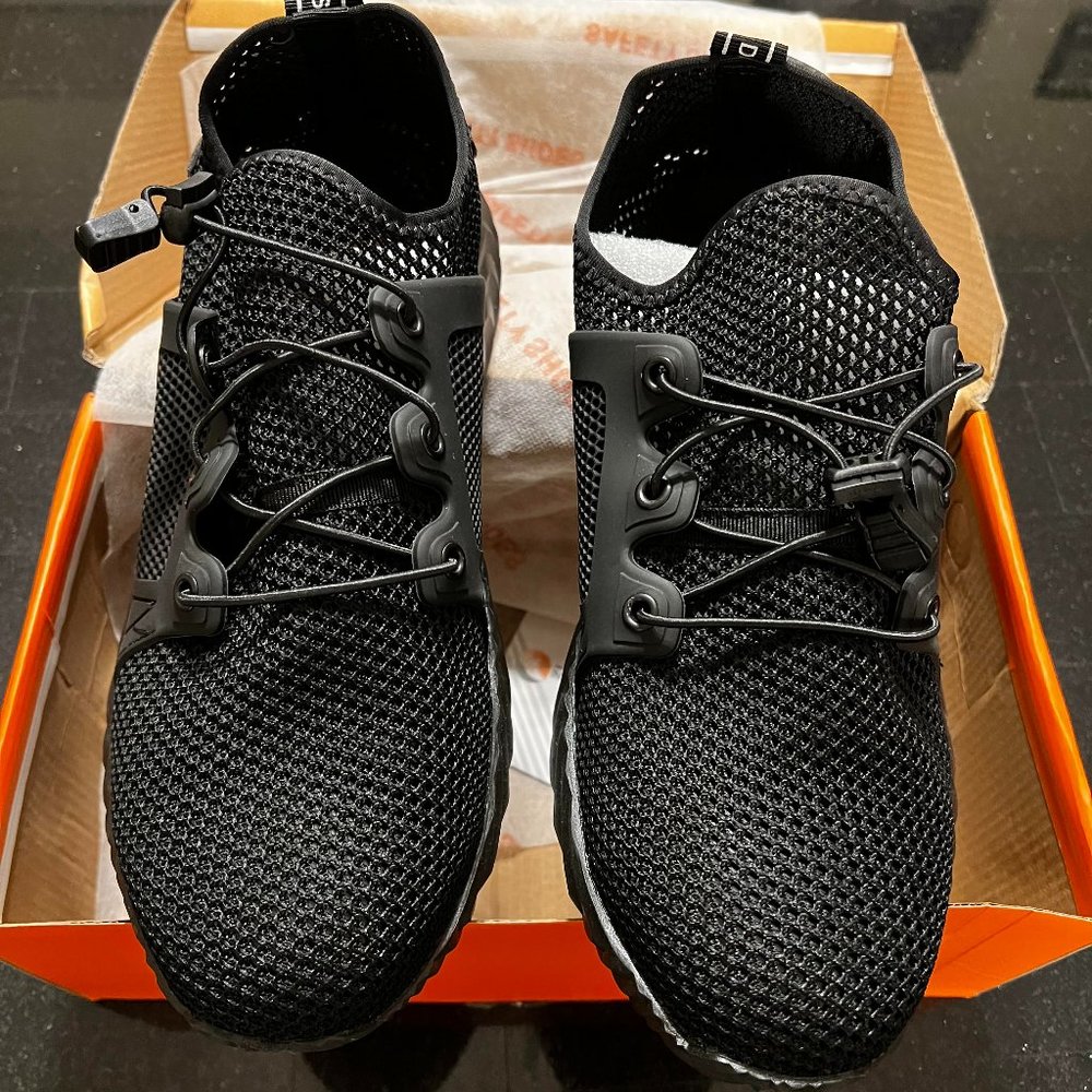 Steel-toe tennis shoe
